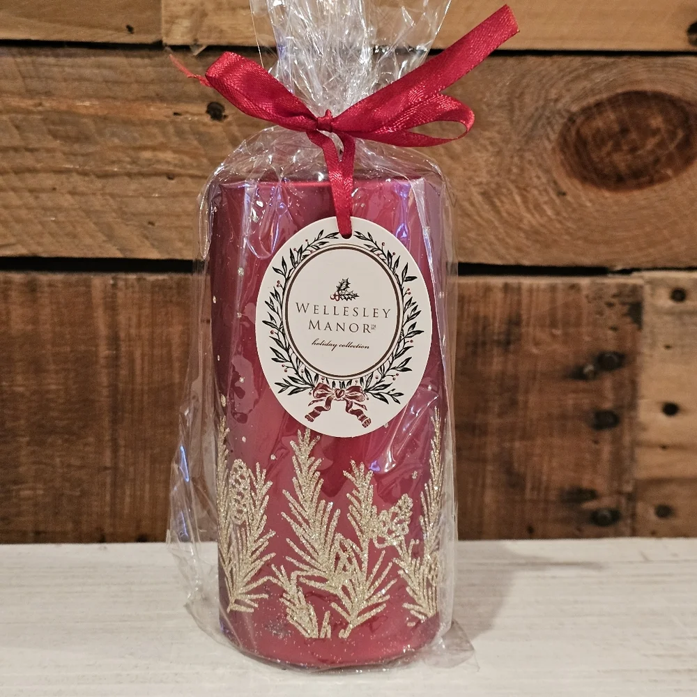 Wellesley Manor Red & Gold Decorative Christmas Pillar Candle